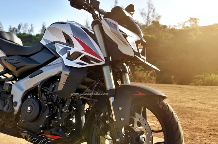 The NS400Z gets a new headlight with two lightning bolt shaped DRLs flanking a projector headlight. The NS400Z gets a new headlight with two lightning bolt shaped DRLs flanking a projector headlight.